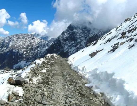 Saach Pass: A Quiet Mountain Road Full of Adventure