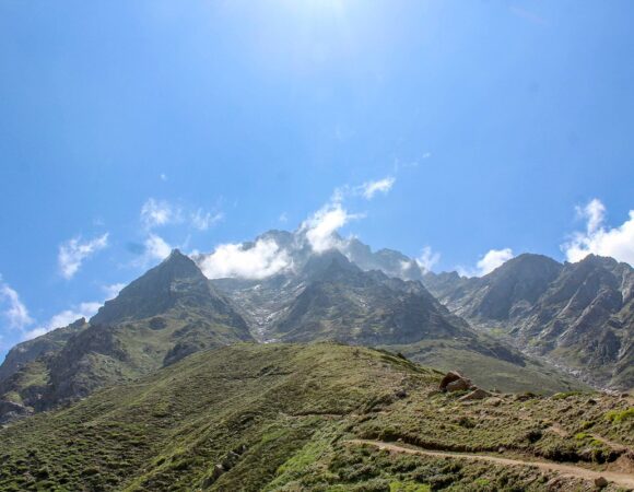Kinner Kailash — Pilgrimage Significance & Travel Guide